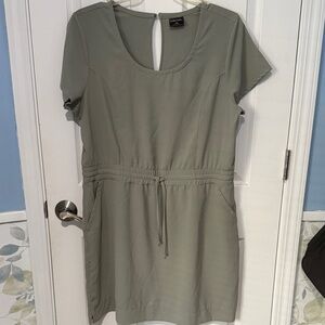 NWOT 32 Degree Cool Sage Green Short Sleeve Dress. Size XL.